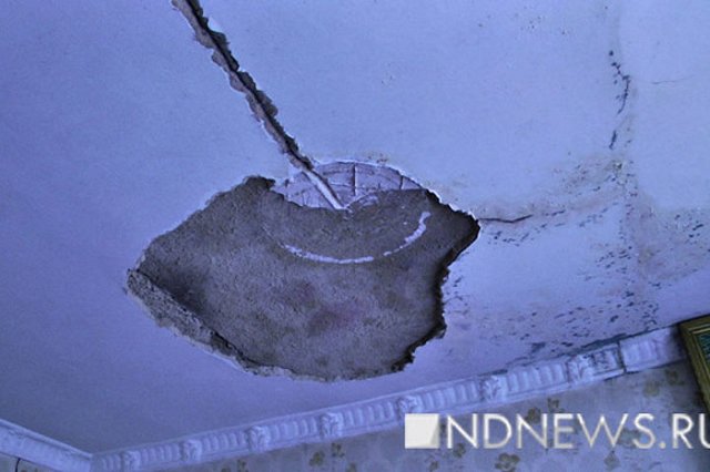 Подрядчики капремонта на Уралмаше пообещали сделать новый потолок пенсионерке