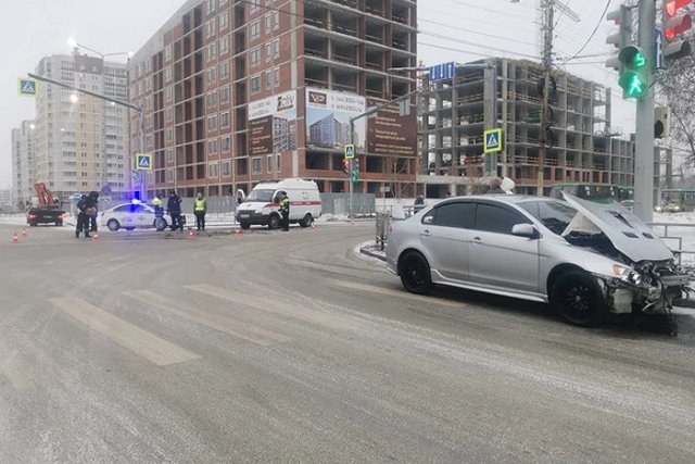 Под Екатеринбургом легковушка протаранила скорую