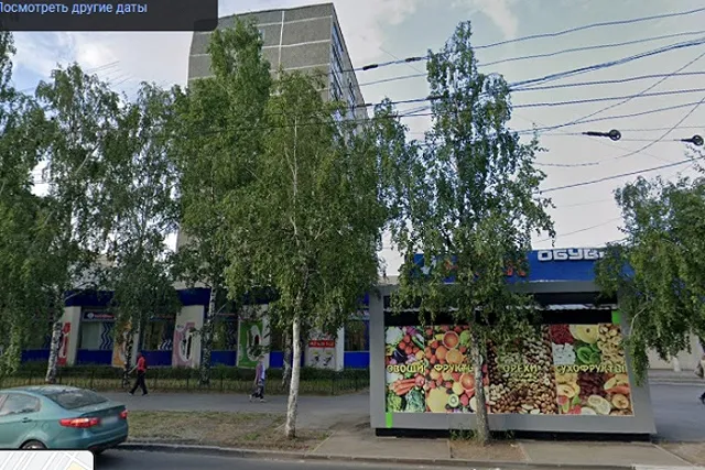 В Екатеринбурге сносят знаменитый пристрой-магазин обуви на улице Бардина