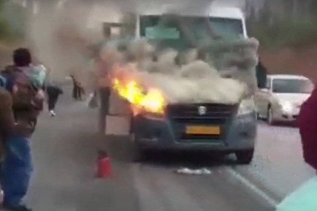 На уральской дороге загорелась маршрутка с пассажирами