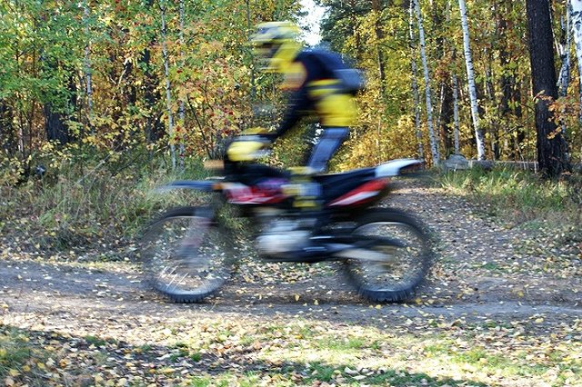 Байкеры устроили мотошоу в спальном районе Екатеринбурга, наплевав на жителей