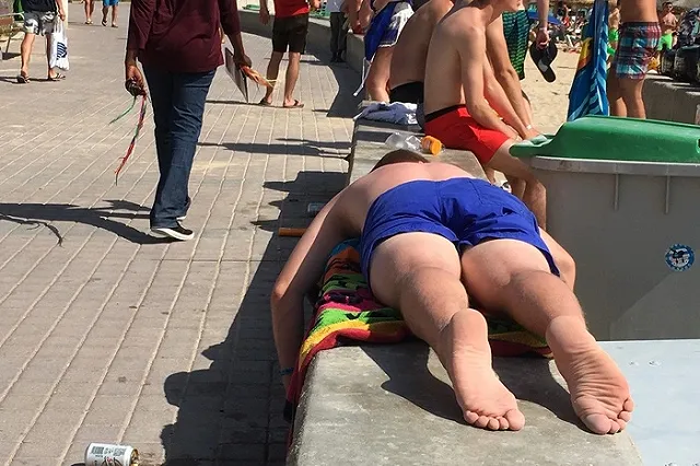 Произвел впечатление: голый сотрудник детского театра устроил «охоту» на женщин