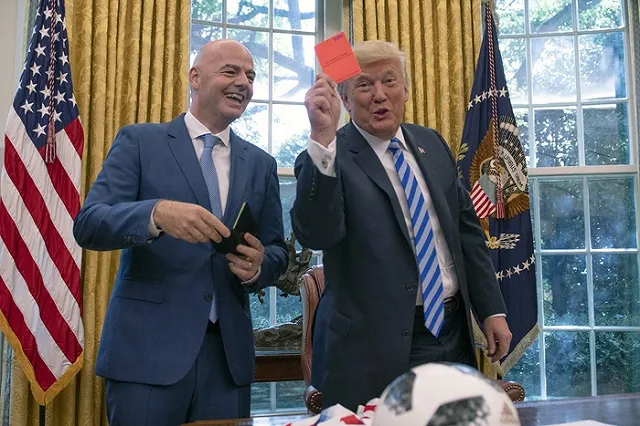 Трамп получил от главы ФИФА желтую и красную карточки