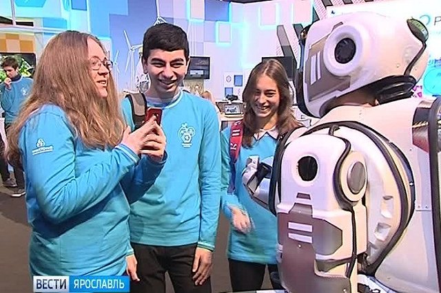 «Россия 24» выдала за новейшего робота ряженого в костюм аниматора