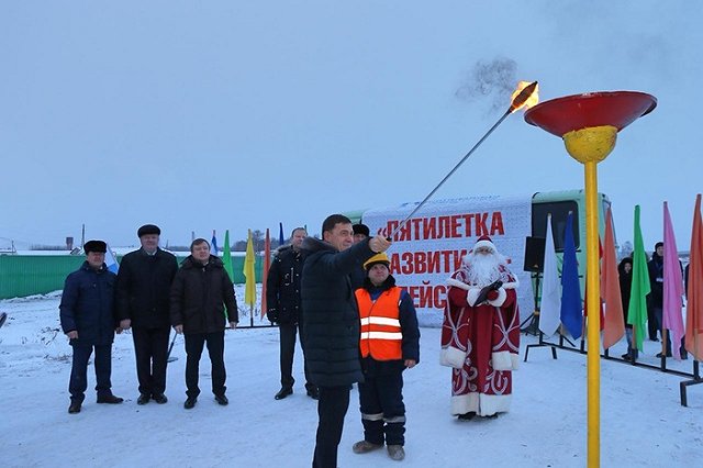 Куйвашев в Тугулымском районе открыл новый клуб и газопровод