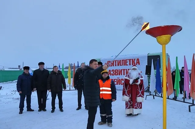 Куйвашев в Тугулымском районе открыл новый клуб и газопровод
