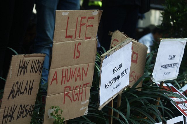 Митя Алешковский: «Возврат смертной казни — это шаг к концу России»