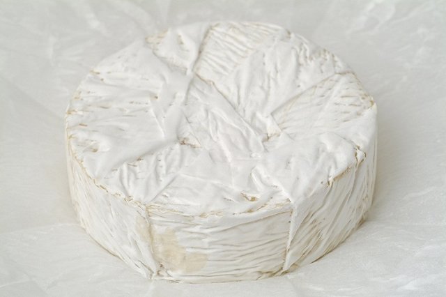 «Это был камамбер». Выяснилось, кусочек какого сыра послал бог вороне