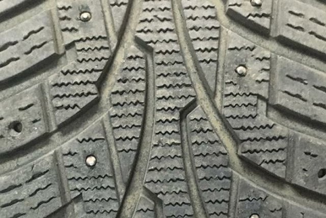 В России решили сократить срок использования шипованной резины