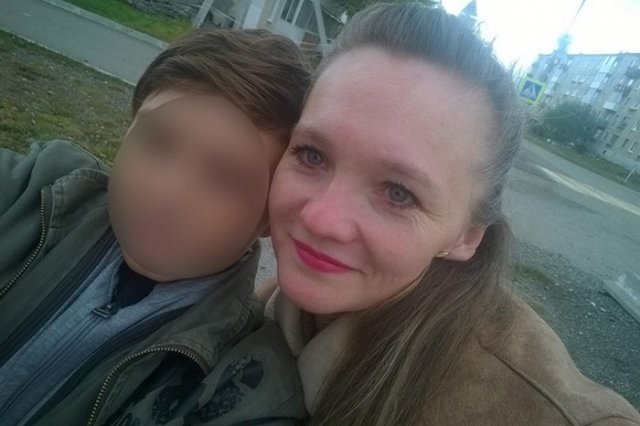 Стало известно, где сейчас находится мать Полины из Карпинска, которая держала свою дочь в шкафу