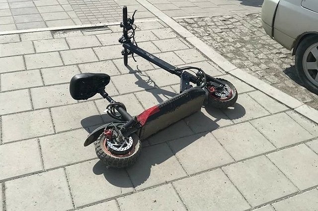 В Екатеринбурге оштрафовали самокатчика, который ездил без прав