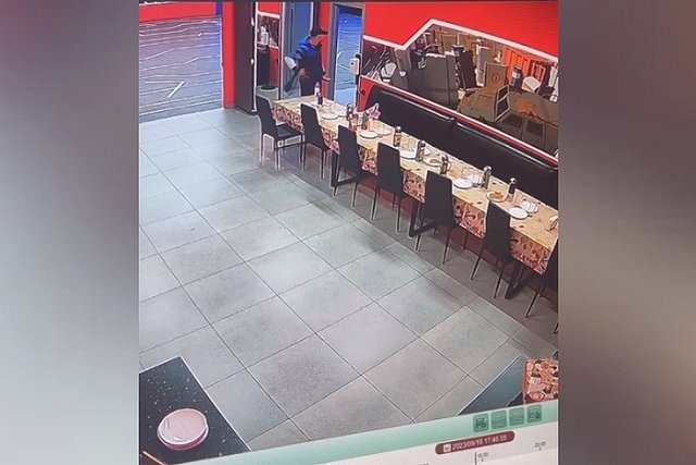 В ТЦ Екатеринбурга у ребенка украли телефон во время празднования дня рождения