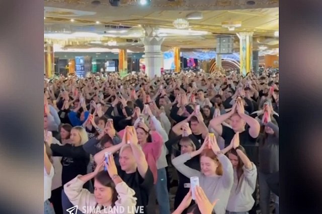 Армия «Сима-ленда» с утра устроила пивную йогу