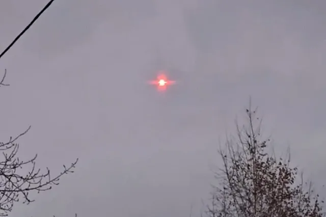 Екатеринбуржцев напугали сирены, выстрелы и падающие с неба светящиеся шары