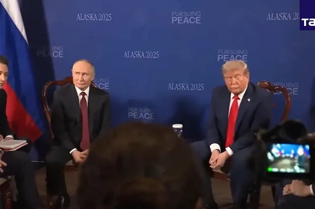 Источник объяснил, почему Путин сел в автомобиль Трампа