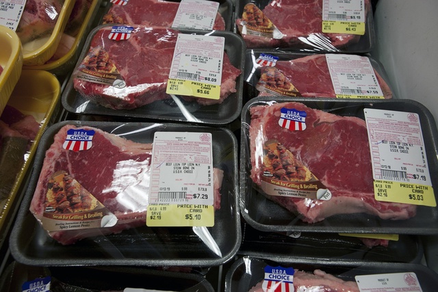 В США мужчина подкладывал швейные иголки в мясо