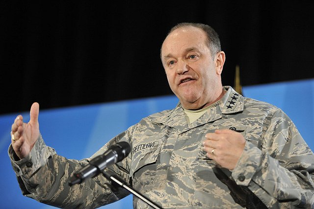 Главком НАТО призвал Запад поставлять Украине оружие