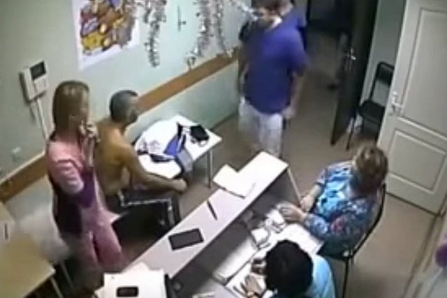 Избивший пациента в Белгороде хирург раскаялся