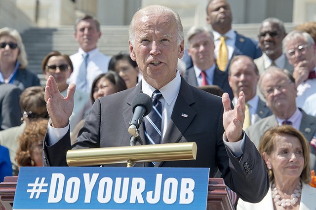 Байден предупредил Украину о желании ЕС снять санкции с России