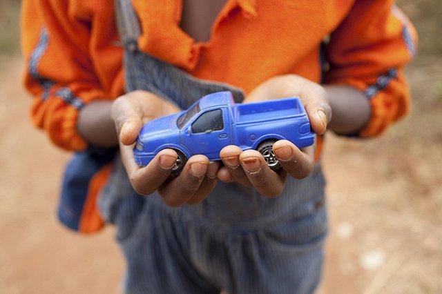 Поликлинику эвакуировали из-за детской машинки в Челябинске
