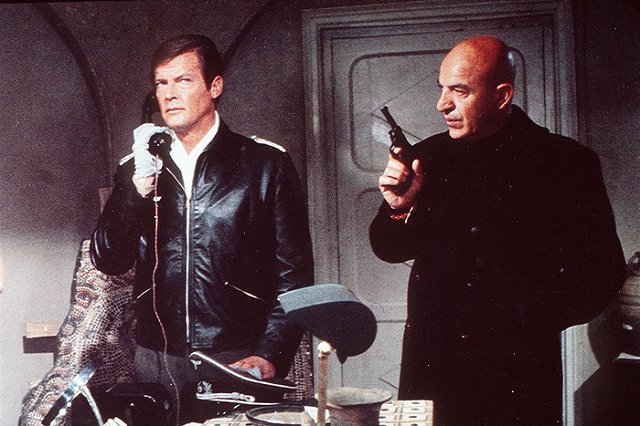 Умер сыгравший Джеймса Бонда актер Роджер Мур