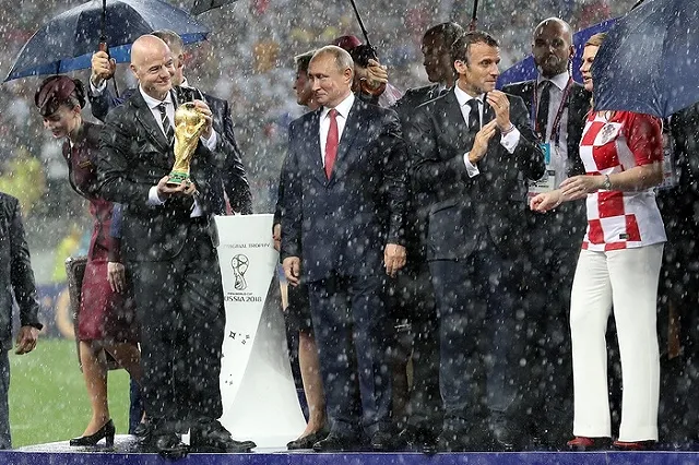 Путин подарил иностранным болельщикам безвизовый въезд в Россию