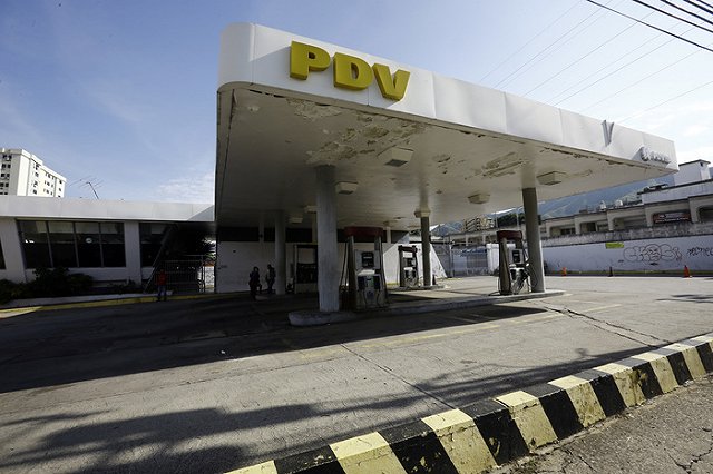 Visa и MasterCard заблокировали карты российского банка