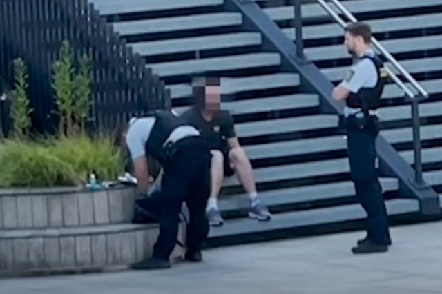 Тренера сборной Швеции арестовали за шутку о бомбе в аэропорту