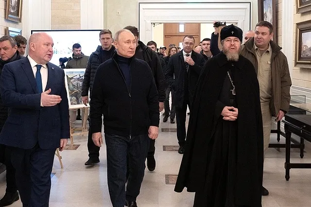 Путин совершил рабочую поездку в Мариуполь