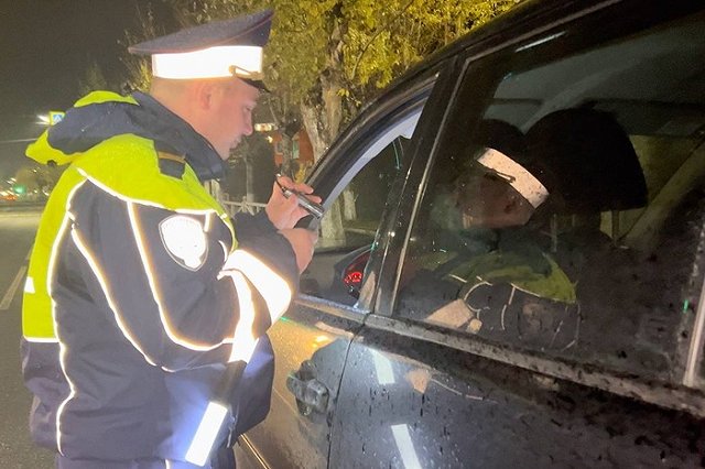 В Екатеринбурге подполковник полиции покусала инспектора ГИБДД