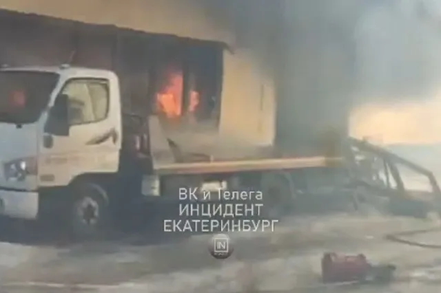 Екатеринбуржцы заметили чёрный дым в районе Эльмаша