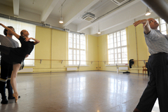 Театр оперы и балета покупает 13-метровую фуру с прицепом