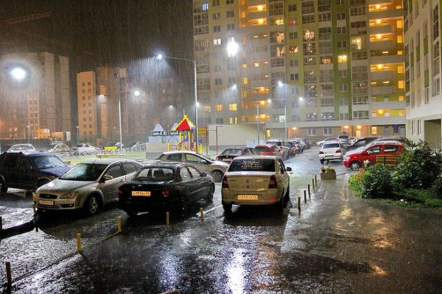 Непогода бушевала в Екатеринбурге три с половиной часа