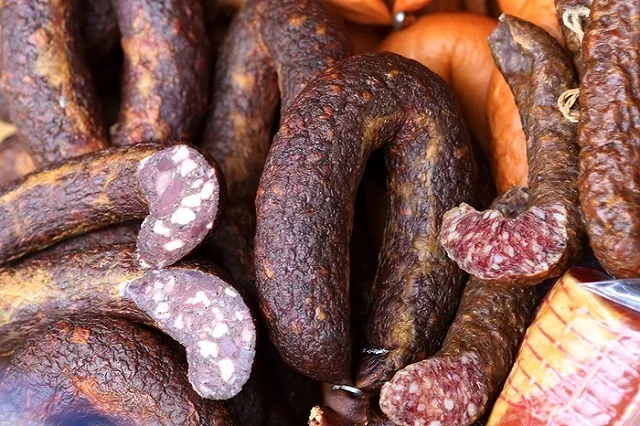 Половина реализуемой в Екатеринбурге сырокопченой колбасы — низкого качества