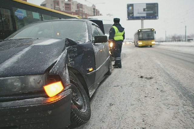 Службы благоустройства ведут неустанную работу с гололедицей