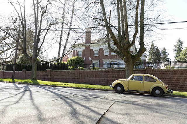 Посол России прокомментировал взлом закрытого генконсульства в Сиэтле