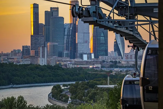 «Журналист с лещом» Антон Дербенев доехал до ВГТРК: «Да, я в Москве»