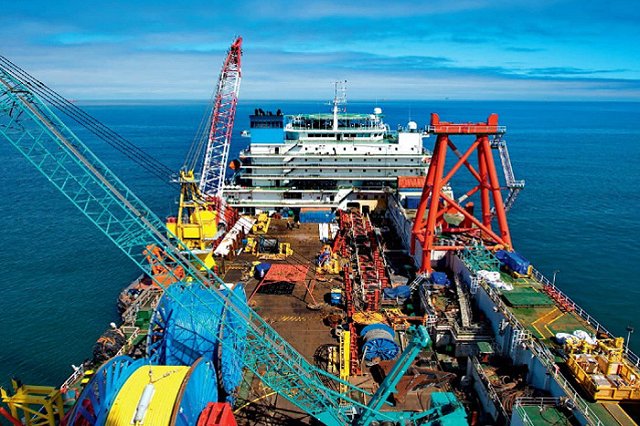 Судно для достройки «Северного потока-2» вернулось в порт стоянки