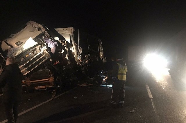 На свердловской трассе произошло смертельное ДТП с участием двух грузовиков
