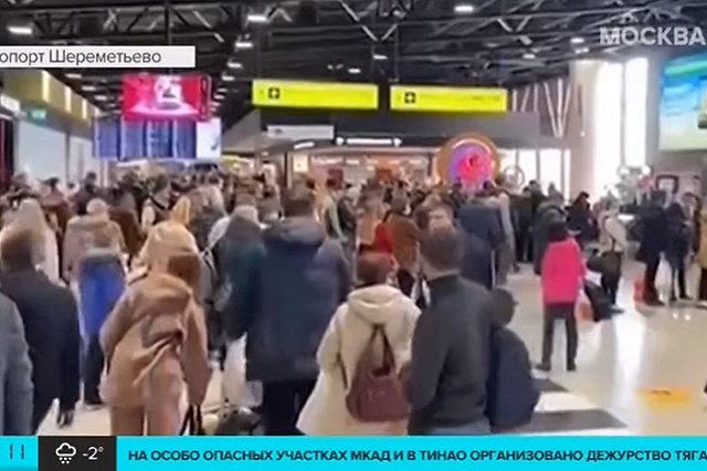 В Шереметьево образовались очереди прибывших пассажиров из-за тестирования на «омикрон»