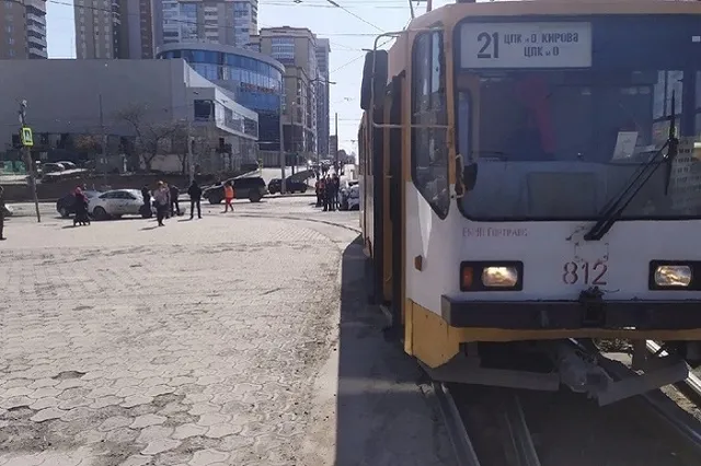 В Екатеринбурге ребёнка высадили из трамвая