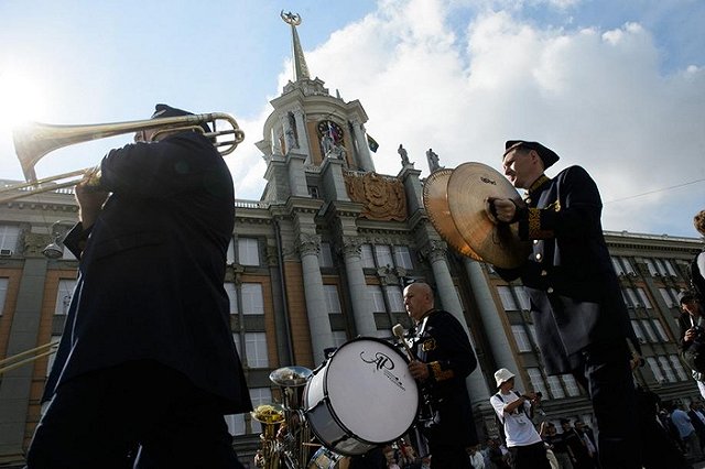 Шансонье Новиков и президент ФК «Урал» Григорий Иванов стали Почетными гражданами Екатеринбурга