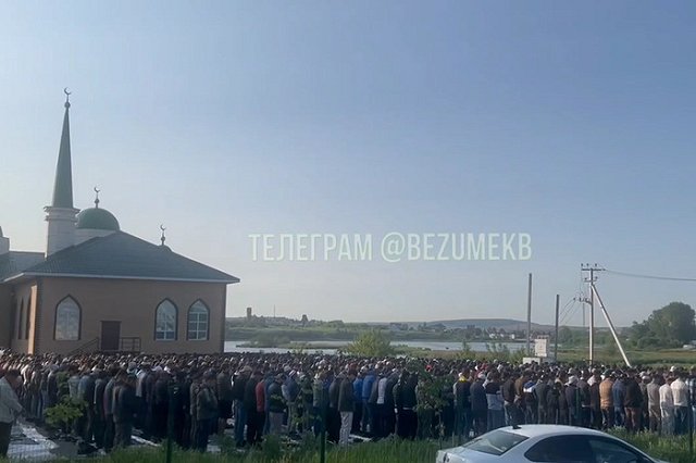 В Екатеринбурге тысячи мусульман перекрыли улицы на Юго-Западе