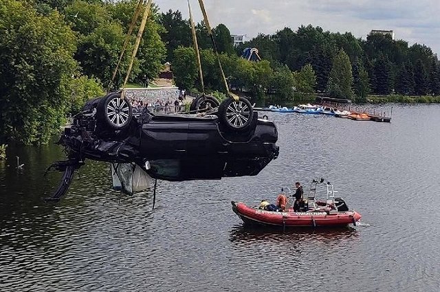 Автоэксперты рассказали, был ли шанс выжить у погибших в страшной аварии на Lexus