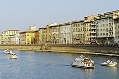 В Пизе пьяная туристка упала в реку