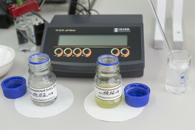 Растворитель вылился на проезжую часть в Екатеринбурге