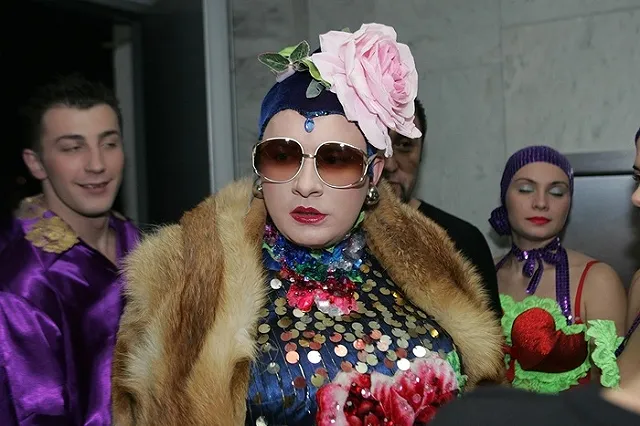 В Екатеринбурге магазину выписали штраф из-за продавца, слушавшего музыку