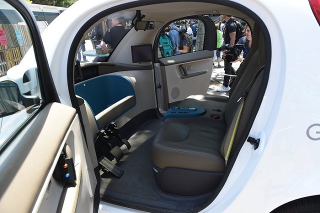 Google создала защищающее пешеходов липкое покрытие на беспилотных машинах