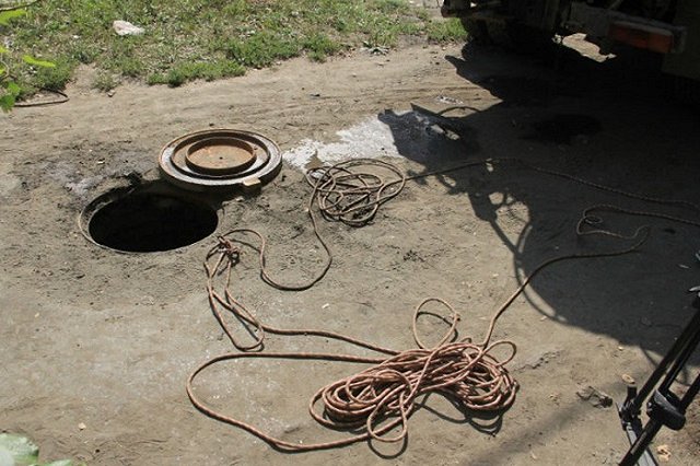 Двое рабочих задохнулись в коллекторе в Первоуральске