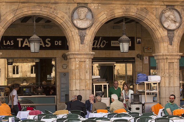 Испанский ресторан объяснил отказ в обслуживании группы русских женщин